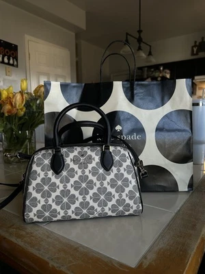 全新带标签 Kate Spade 小号 Duffle 斜挎包手提包海军蓝铁锹花 KG483 — 第 1/4 张图片