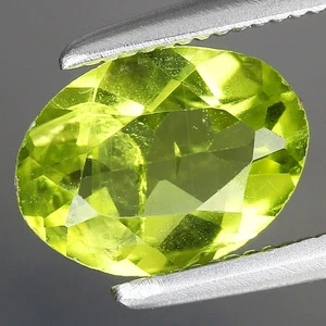 0.96ct t.w 7.8x5.8mm Oval Natural Green Peridot Gemstone, Myanmar - Picture 1 of 4