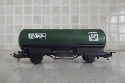 LIMA LWB 4 WHEELED LONG WHEEL BASE B.P FUEL TANK WAGON  IN GREEN  00 GAUGE. - Image 1 of 4