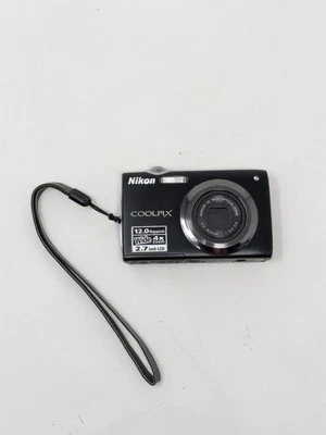 Nikon Coolpix Camera S3000 For Parts/ Repair. Turns on, "lens error" Message - Image 1 of 4