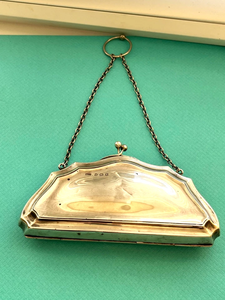 Bolsa Chatelaine prata antiga requintada. Com corrente) - Imagem 1 de 4