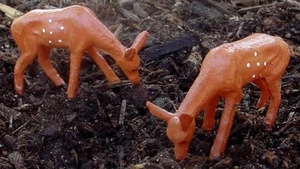 Spotted Deer Miniatures (2 Pcs) 1/24 Scale G Scale Diorama Accessory Items - Picture 1 of 2