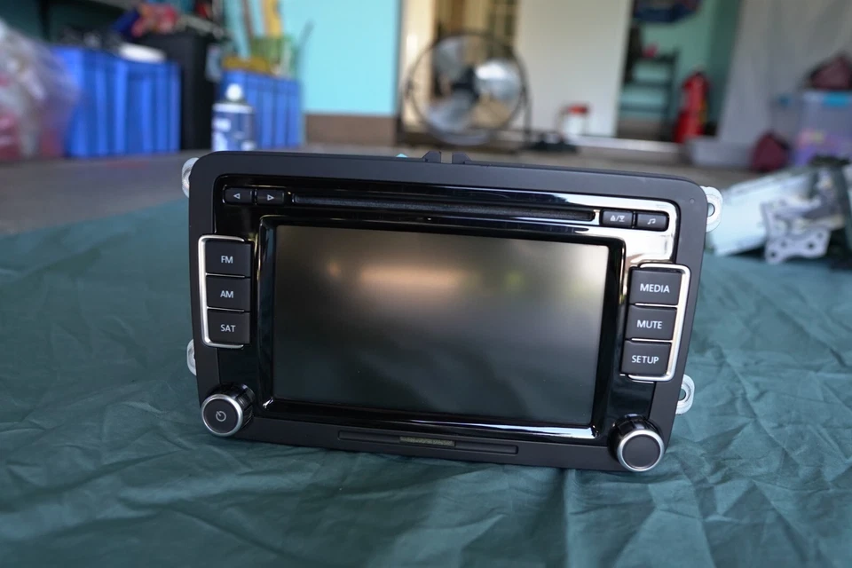 09-15 Volkswagen CC Passat Jetta OEM Radio de tablero Receptor de pantalla de CD Foto 1 de 4