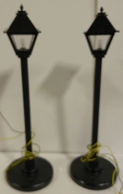 2 MODEL POWER G SCALE GAS STYLE LAMP POST NEED NEW BULBS - Image 1 of 2