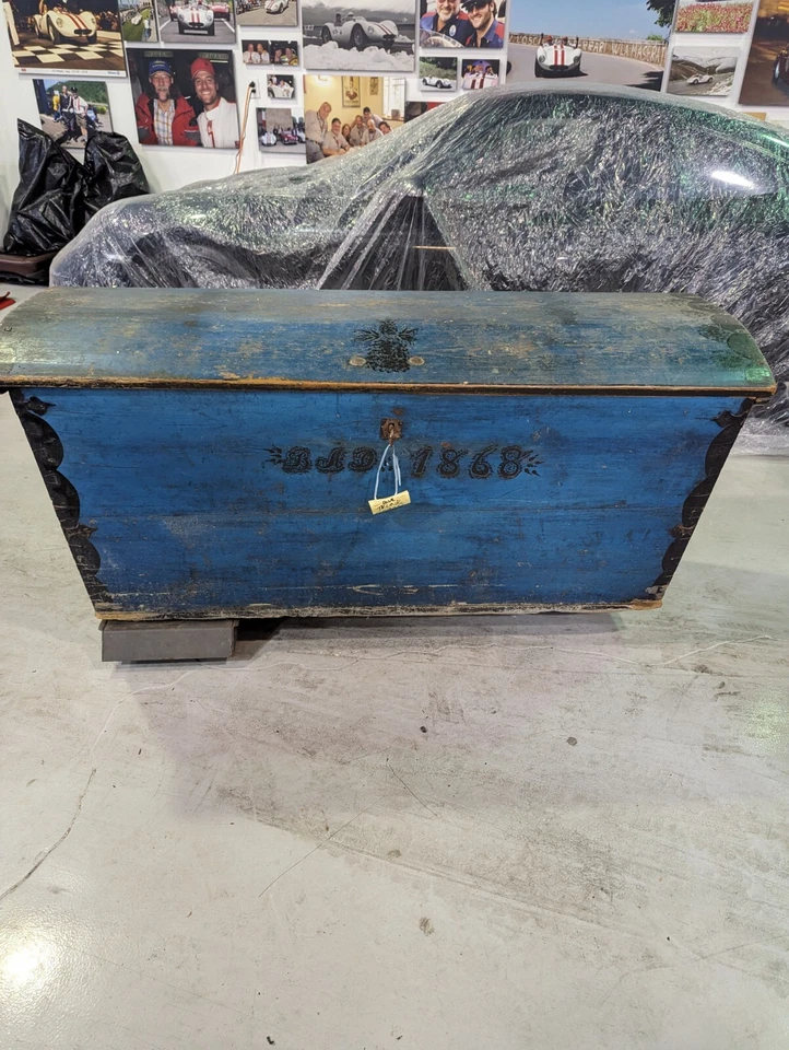 Baúl de boda sueco antiguo de 1868 Foto 1 de 4