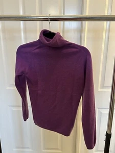 Country Classics C & D Rigden & Sons Small Purple Cashmere Turtleneck - Bild 1 von 5