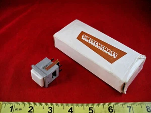 Switchcraft PL 9205 Indicatore Interruttore Luce Alloggiamento Grigio Top Bianco PL9205 Nos Nuovo - Foto 1 di 4