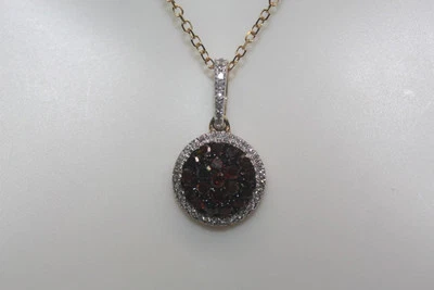 Collar colgante redondo fino de oro amarillo de 10 quilates con pavé de diamantes y coñac de 18" Foto 1 de 4