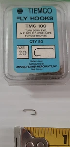 Caja de 54 ganchos Tiemco TMC #100 tamaño 20 ganchos para atar moscas secas #22 ojo abajo - Imagen 1 de 2