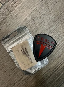Black Red TESLA Logo Emblem Badge Nameplate New - Picture 1 of 5
