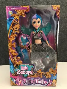 Little Bebops Big Eyes Valmora Astra Mädchen Puppe 11,5 Zoll mit blauen Haaren Neu im Karton - Bild 1 von 6