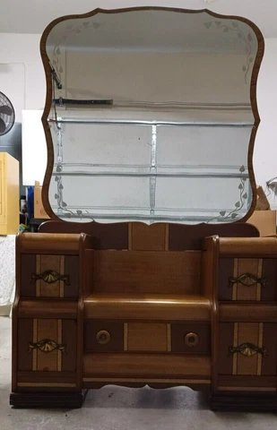 Vintage Waterfall Vanity Table with Curvy Mirror Cover
