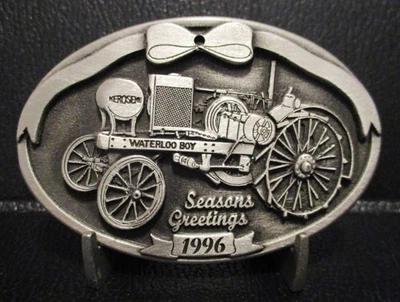 John Deere Waterloo Boy Queroseno Tractor Peltre Adorno de Navidad Navidad 1ª Edición Foto 1 de 3