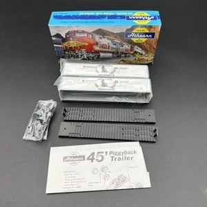 Athearn #05609 HO Scale 45' Trailer BN Transamerica Trailers Kits NEW - Picture 1 of 14