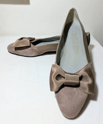 Zapatos planos Capezio de gamuza de cuero con lazo para mujer 8 beige topo hechos en España nuevos sin caja Foto 1 de 4
