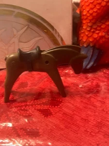 Vintage 1974 Geobra braunes Pferd Figur mit schwarzem Sattel 4,5" lang - Bild 1 von 1