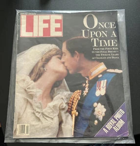 Revista Life: Febrero 1993 Érase una vez - Los 12 años de Carlos y Diana - Imagen 1 de 5