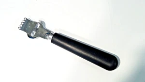 Pampered Chef ZESTER Canele Messer 5,75" Edelstahl/Nylon Griff Küche Zitrus - Bild 1 von 7