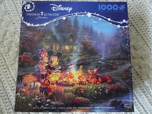 Rompecabezas de 1000 piezas Disney Thomas Kinkade Mickey y Minnie Sweetheart Campfire - Imagen 1 de 2
