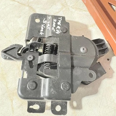 Opel Tigra Rear Boot Lock Convertible  93162676 - Image 1 of 4