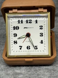 Vintage Kmart 3"x3" braun klappbarer Reisewecker Leuchtarme funktioniert! Winds Case - Bild 1 von 3