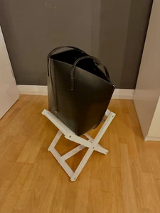 Faltbarer Rucksack- und Taschenständer aus Holz und Kunstleder - Bild 1 von 3