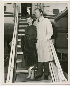 Audrey Hepburn & Mell Ferrer Newly Weds 1954 Original Photo w/ Stamp J119 - Picture 1 of 2