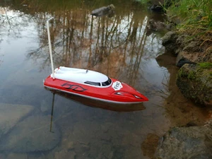 HQ Radio Remote Control Racing Speed Boat RC Boat Fast Speed 12km/h Red - NEW - Picture 1 of 4