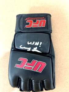 Cung Le autographed UFC Glove PSA/DNA COA #Y89885 - Picture 1 of 4