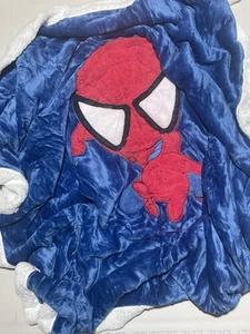 50x60 Blau & Rot Spiderman Decke Weiße Bordüren 100% Polyester Überwurf Decke - Bild 1 von 7