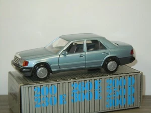 Mercedes 200 300 200D 300D W124 Saloon - Cursor 1084 Germany 1:35 in Box *43031 - Bild 1 von 4