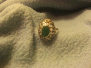 925 Oval Shaped Ring With Faux Green Stone and Smaller Macasites Surrounding Si - Picture 1 of 4