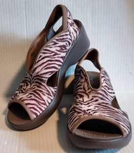 Sandalias BZees Faithful cuña sin cordones punta abierta estampado de cebra - talla 10 nuevas sin etiquetas - Imagen 1 de 6