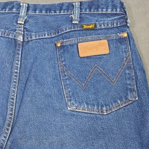 Pantalones de mezclilla Wrangler de colección para hombre 40x34 se adapta a 38x30 azul 13 MWZ corte vaquero hechos en el oeste de EE. UU. - Imagen 1 de 12
