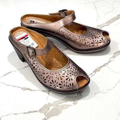 NUEVO White Mountain | Zapato Mula Oro Platino Cuero Metálico Peep Toe Talla 8.5 Foto 1 de 4