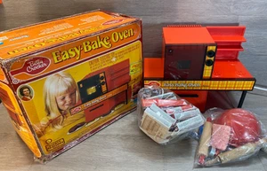 Vintage 1973 Kenner Betty Crocker Easy Bake Oven Lot Red Works - many extras - Picture 1 of 15