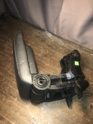 2005 BMW 325i центральный подлокотник ** износ ** - Изображение 1 из 4