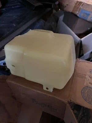 1977-1980 Ford Pinto Mercury Bobcat NOS 2.8L 6-cyl WINDSHIELD WASHER RESERVOIR - Image 1 of 4