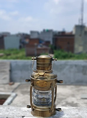 Antigua linterna de barco náutico - Lámpara de aceite marítima vintage luz de cabina de barco Foto 1 de 4