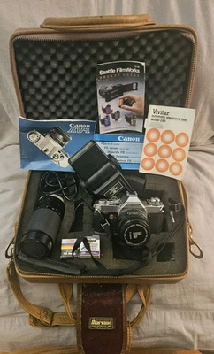 Canon AV-1 necesita trabajo, flash Vivitar 283, zoom Aubell 80-200, estuche Marsand, película Foto 1 de 4