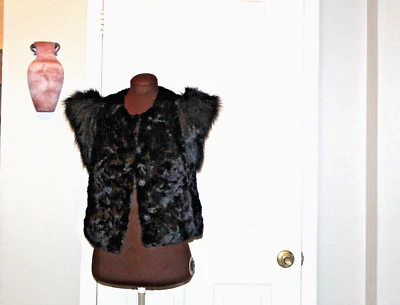 CHALECO DE PIEL SINTÉTICA NEGRO SKAIST TAYLOR NIEMAN MARCUS/TARGET TALLA M NUEVO SIN ETIQUETAS Foto 1 de 4