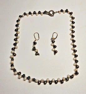 Juego de collar y pendientes vintage de perlas cultivadas en blanco y negro - Imagen 1 de 4
