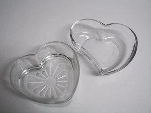 2 Herzschalen Servierschalen Set zwei Klarglas eine freie Form, ein Blumenboden b23 - Bild 1 von 10