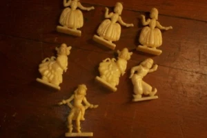 1950's 7 VINTAGE VAN BRODE~MILLS CEREAL PRIZE~DANCING DOLLS- Various - Picture 1 of 4
