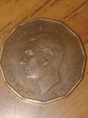 1943 GREAT BRITAIN 3 PENCE - AU - High Quality Example - FREE SHIP - 3 Pence Bin - Image 1 of 2