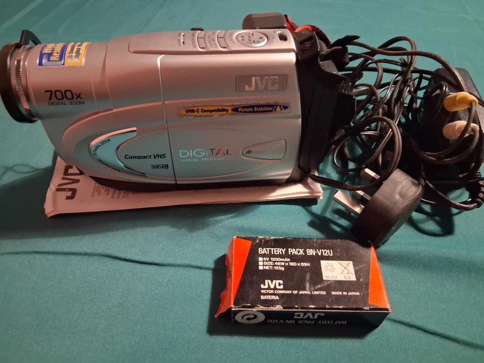 JVC Compact VHS Camcorder GR FX15EK Tape Camera with Charger and spare battery - Image 1 of 1