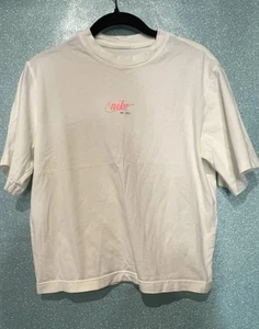 Nike Women’s The Nike Tee T-shirt Size XS Boxy Trendy - Picture 1 of 4