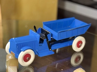 Camión de volteo antiguo de acero prensado Structo de la década de 1920 restaurado temprano ¡funciona! Foto 1 de 4