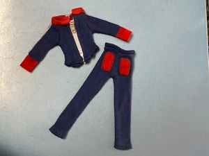 Vintage anni '70? LJN Petite Fashion Barbie bambola clone rossa e blu navy pantaloni e top - Foto 1 di 3