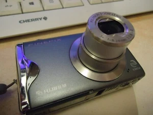 Fujifilm Finepix F20 con problema de polvo interior recambios España - Bild 1 von 19
